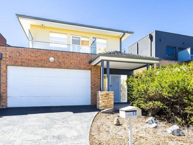 Modern Family Comfort in a Prime South Morang Location