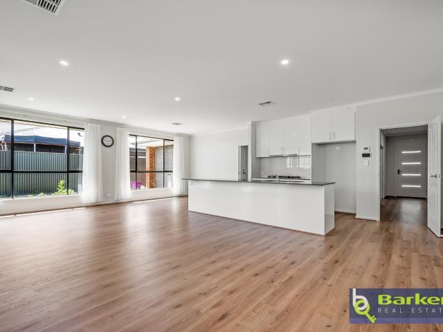 Modern Family Comfort in Springwood Estate