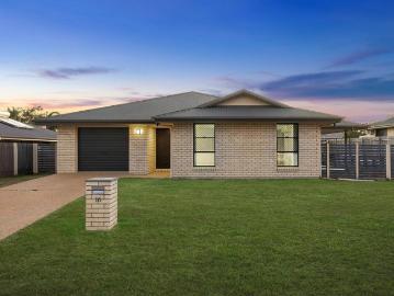 Modern Family Comfort with a Large Fenced Backyard
