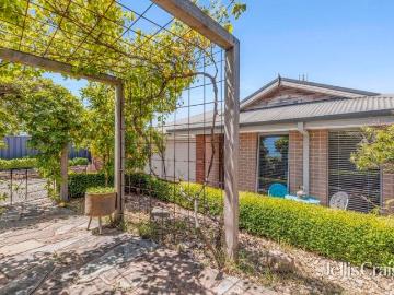 Modern family comfort with studio and private garden