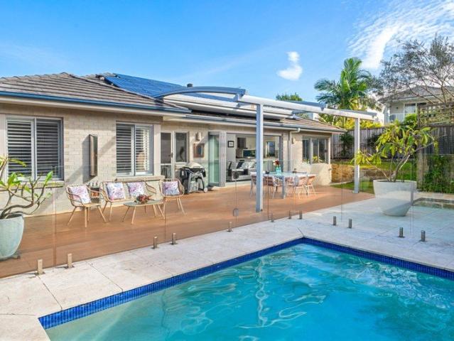 Modern Family Entertainer In Glades Bay With Park and Water Near By