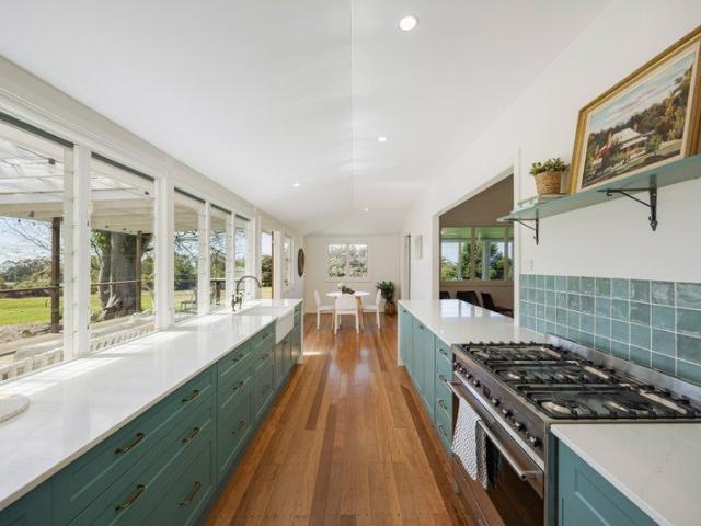 MODERN FAMILY FARM FLAIR MEETS TRANQUIL MOUNTAIN GETAWAY