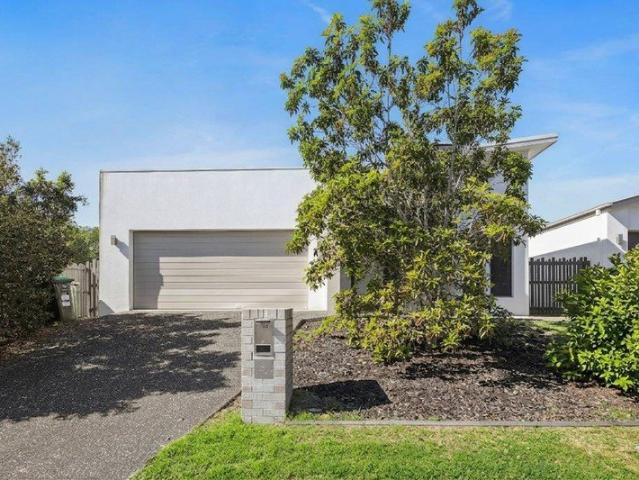 Modern Family Haven in Thriving Coomera! New, Hot