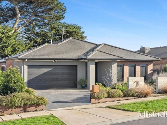 Modern family haven with outdoor bliss in lovely Armstrong Court Precinct