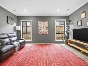 MODERN FAMILY HOME