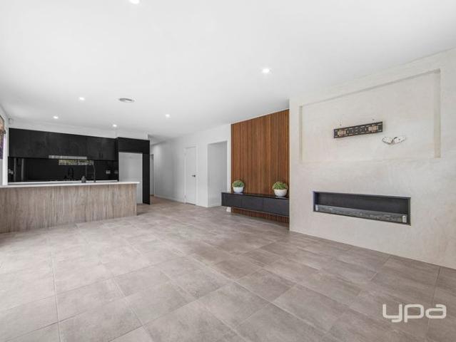 MODERN FAMILY HOME