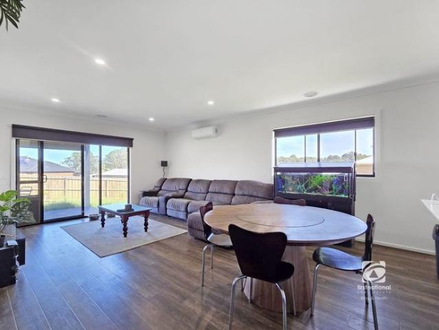 MODERN FAMILY HOME!