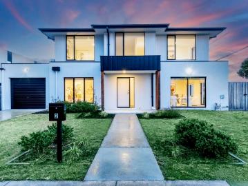 Family Sanctuary With Abundant Natural Light NO BODY CORPORATE!