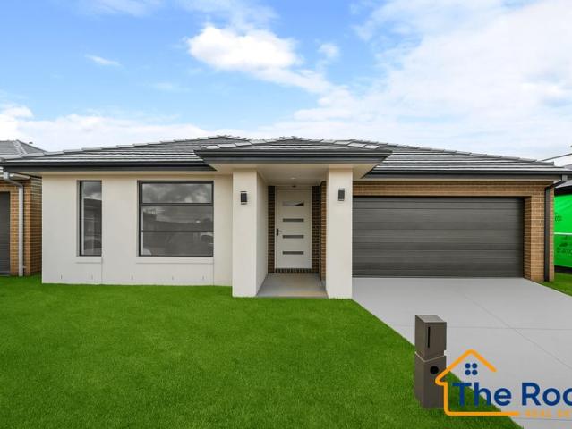 Modern Family Home Close by all the Amenities !