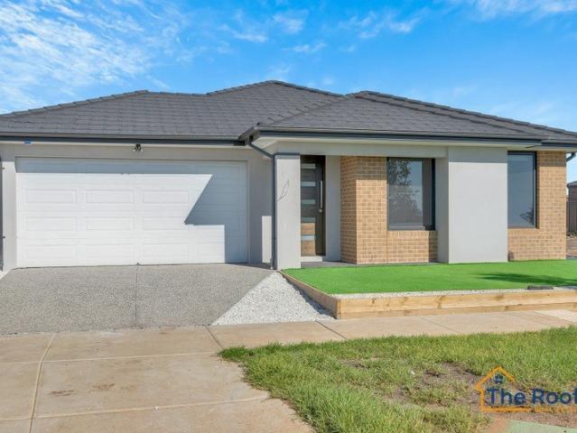 Modern Family Home Close by all the Amenities !