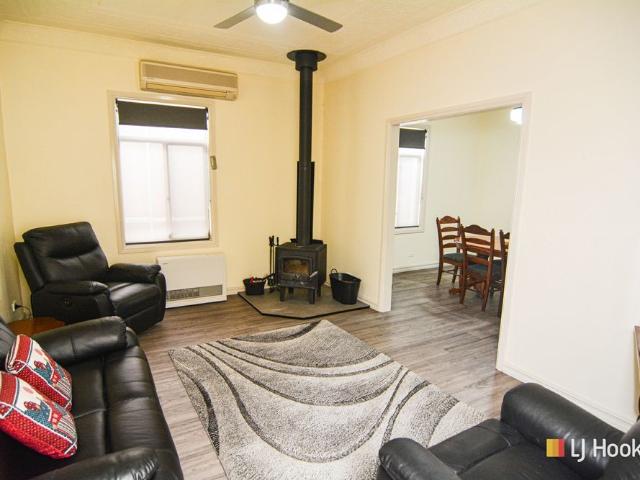 MODERN FAMILY HOME CLOSE TO CBD