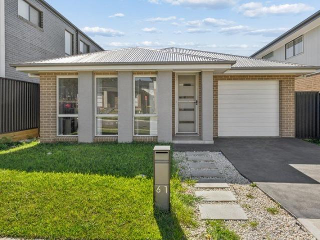 MODERN FAMILY HOME CLOSE TO LEPPINGTON STATION, SHOPS AND SCHOOLS