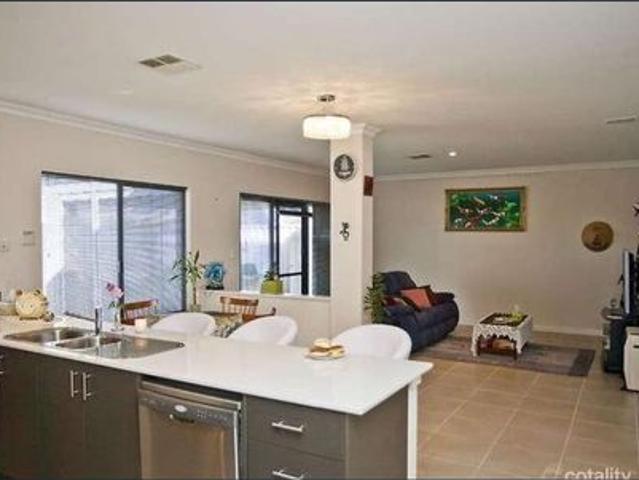 MODERN FAMILY HOME CLOSE TO LIVINGSTON SHOPPING CENTRE