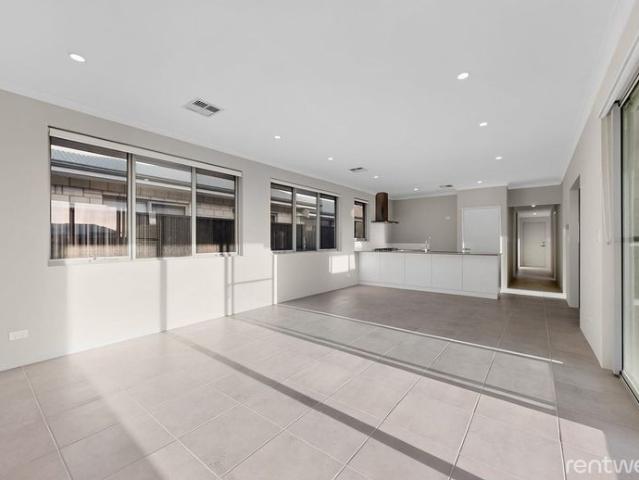 MODERN FAMILY HOME CLOSE TO PARKS AND THE COAST