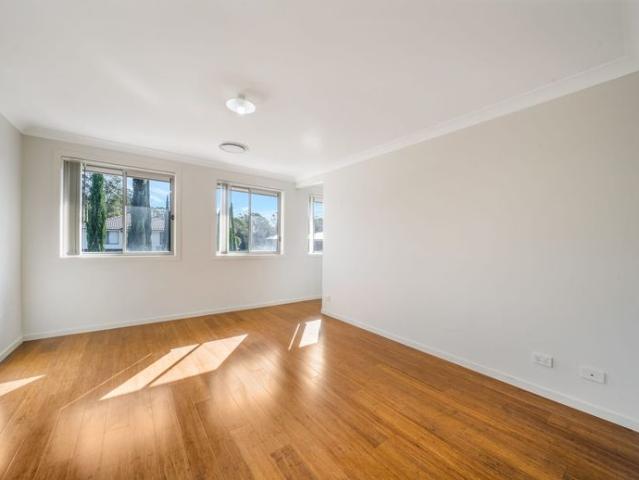 Modern Family Home Available Now Inc Water Usage!