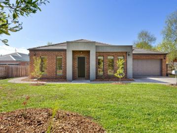Modern Family Home Great location!