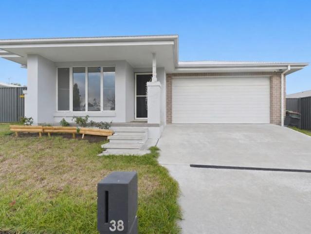 Modern Family Home for Rent in Prime Armidale Location