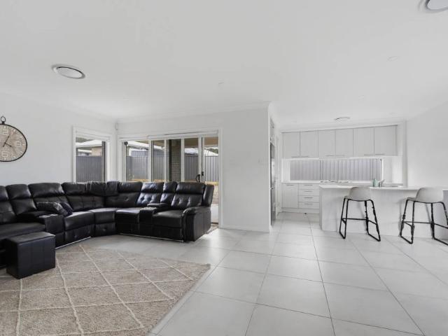 Modern Family Home for Rent in Prime Armidale Location