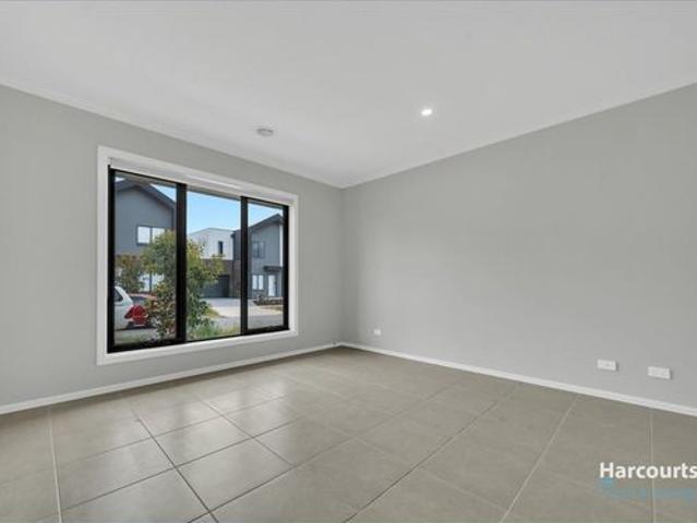 Modern Family Home for Rent Prime Location!