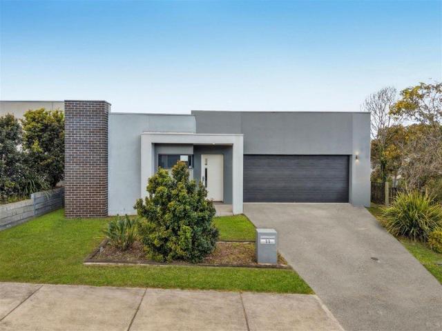 Modern Family Home for Sale in Greenbank! Space, Style & Lifestyle