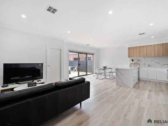 Modern Family Home in Cobblebank