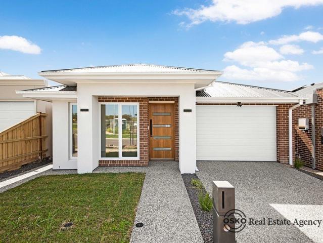 Modern Family Home in a Well Connected Lara Location