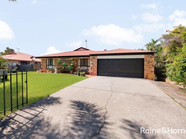 MODERN FAMILY HOME IN A CENTRAL LOCATION!