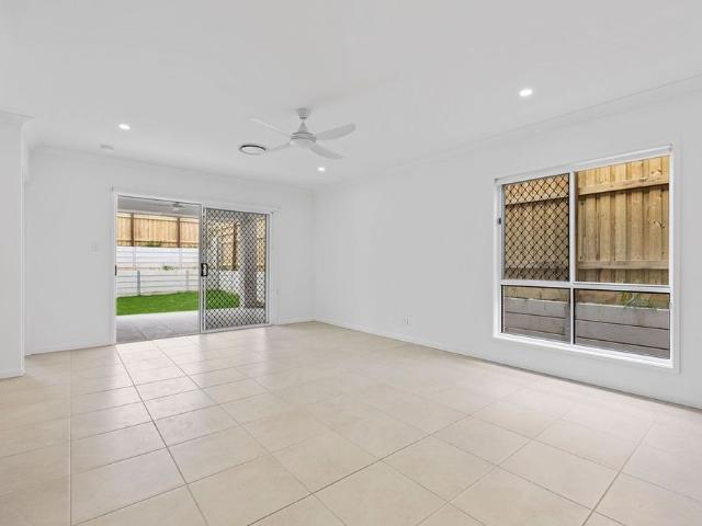 Modern Family Home in a Convenient Deebing Heights Location