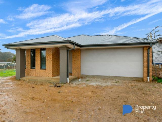Modern Family Home in a Growing Eaglehawk Estate