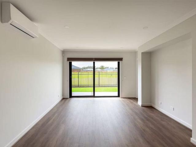 Modern Family Home in a Peaceful Cranbourne East Location