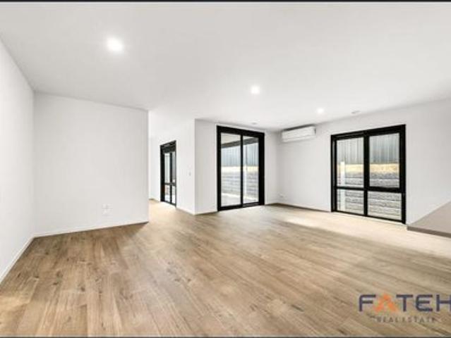 Modern Family Home in a Peaceful Pakenham Pocket