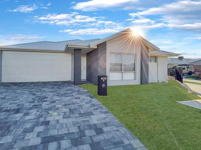 MODERN FAMILY HOME IN A PRIME COASTAL LOCATION