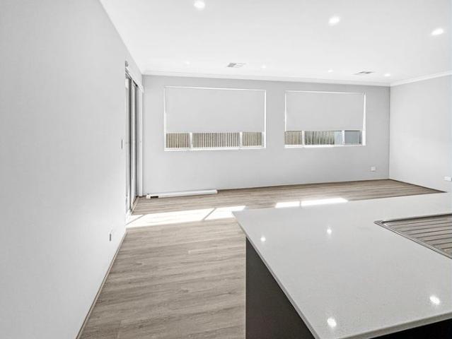 MODERN FAMILY HOME IN A PRIME COASTAL LOCATION