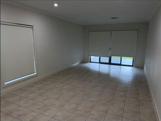 Modern family home in a quiet & convenient location!