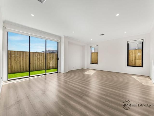 Modern Family Home in Fraser Rise