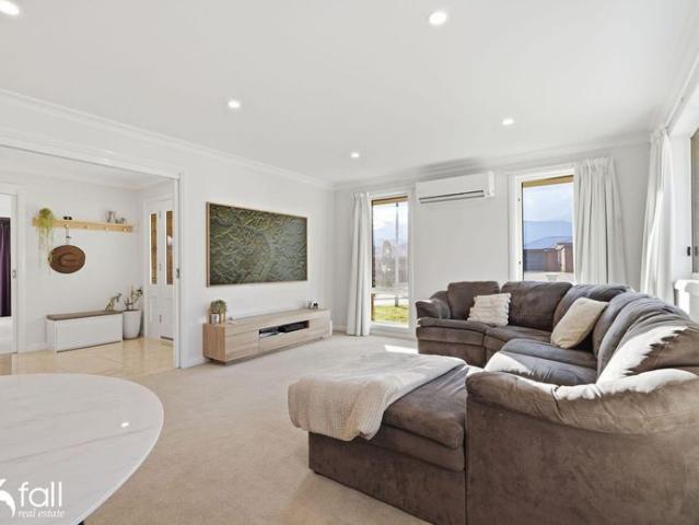 Modern Family Home in Kingston
