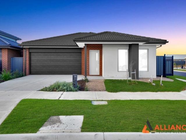 Modern Family Home in Manor Lakes