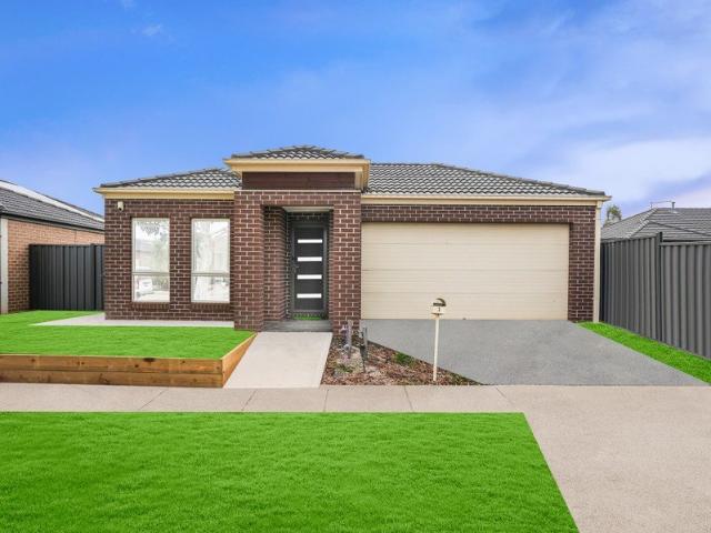Modern Family Home in Manor Lakes