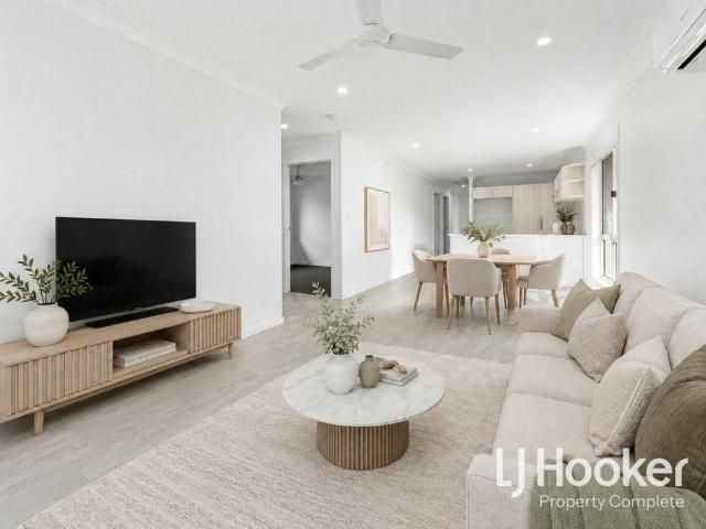 Modern Family Home in South Rock Precinct!