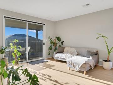 Modern Family Home in Springwood Estate