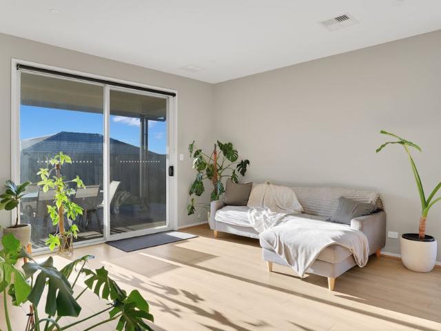Modern Family Home in Springwood Estate