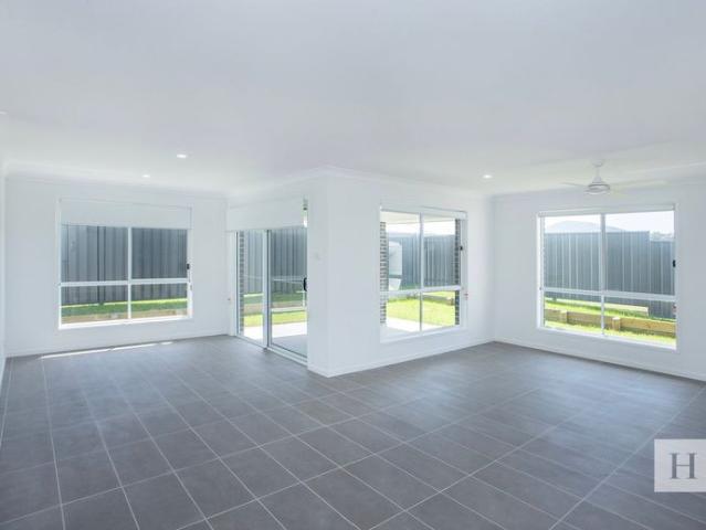 Modern Family Home in Prime Forster Location!