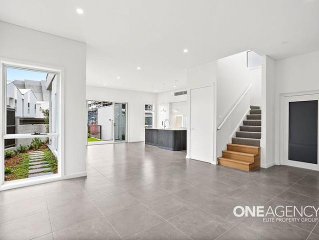 MODERN FAMILY HOME IN PRIME MARINA PRECINCT