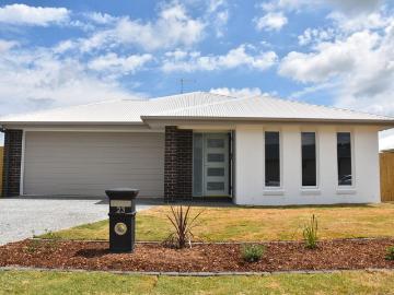 Modern Family Home in Prime Plainland Location!