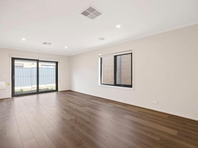 Modern Family Home in Prime Rockbank Location