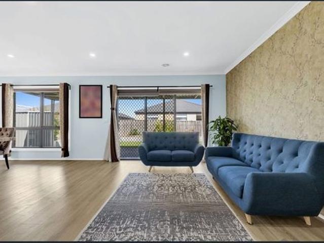 Modern Family Home in Tarneit with 4 Bedrooms and double master