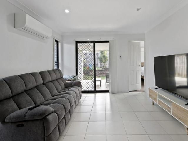 MODERN FAMILY HOME IN THE HEART OF BLACKS BEACH