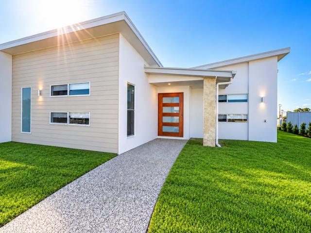 Modern Family Home in the Heart of Pelican Waters