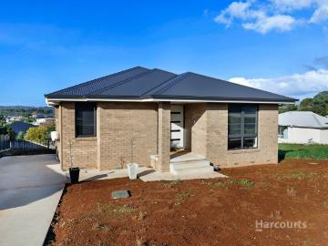 Modern Family Home in Upper Burnie