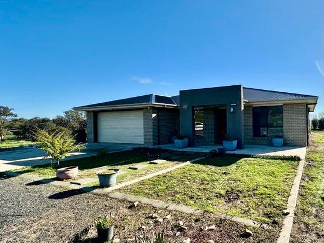 Modern, Family Home on 5 Acres